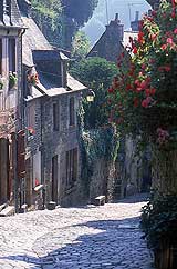 /Image/img_articles/escapade_malouine/dinan_rue.jpg