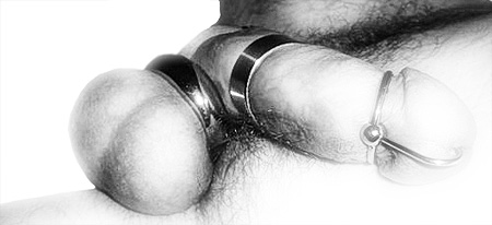 sexe masculin et ballring, cockring et helmet 