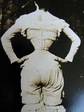  Corset taille de guêpe fin XIX ème siècle