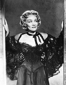 Marlène Dietrich en corset