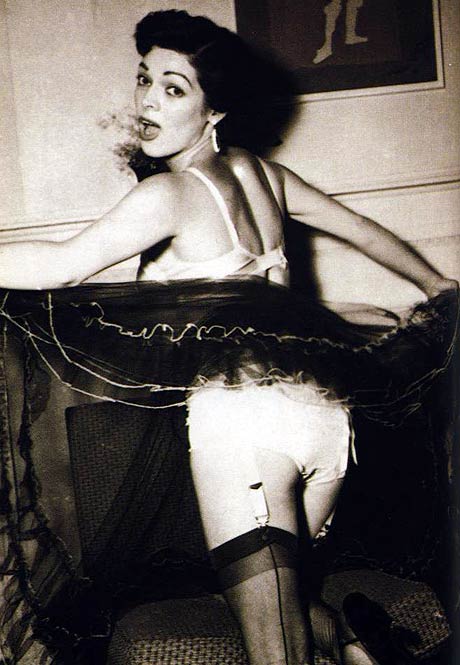 femme en porte-jarretelles - Vasta Images-Books - 1930