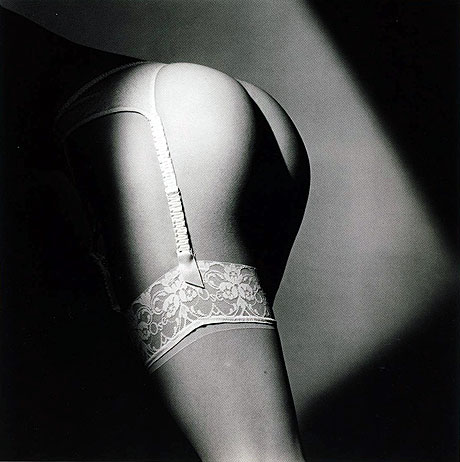 tendu , Paris 1992 - Photo de Jean Loup Sieff - Derrières