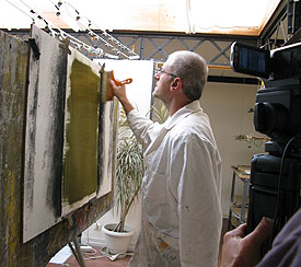 Laurent Benaïm - passage de la gomme arabique sur le papier 