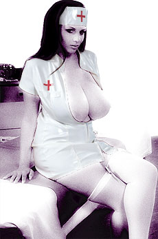 infirmière à gros seins 